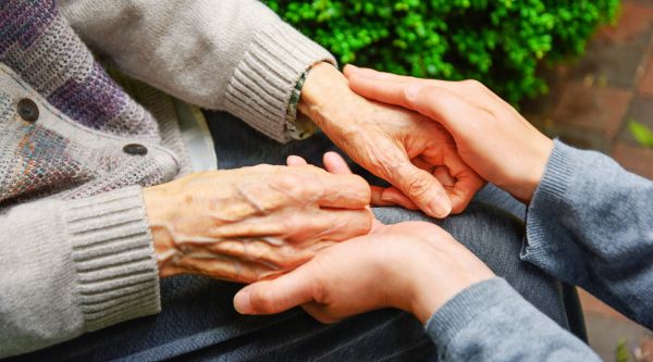 Managing Dementia Incontinence Care: A Guide for Caring for Loved Ones